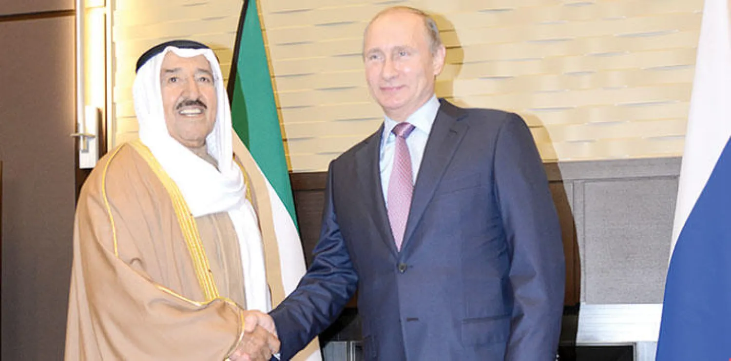 أمير الكويت الشيخ صباح الأحمد الصباح خلال لقائه الرئيس الروسي فلاديمير بوتين أمس (كونا)