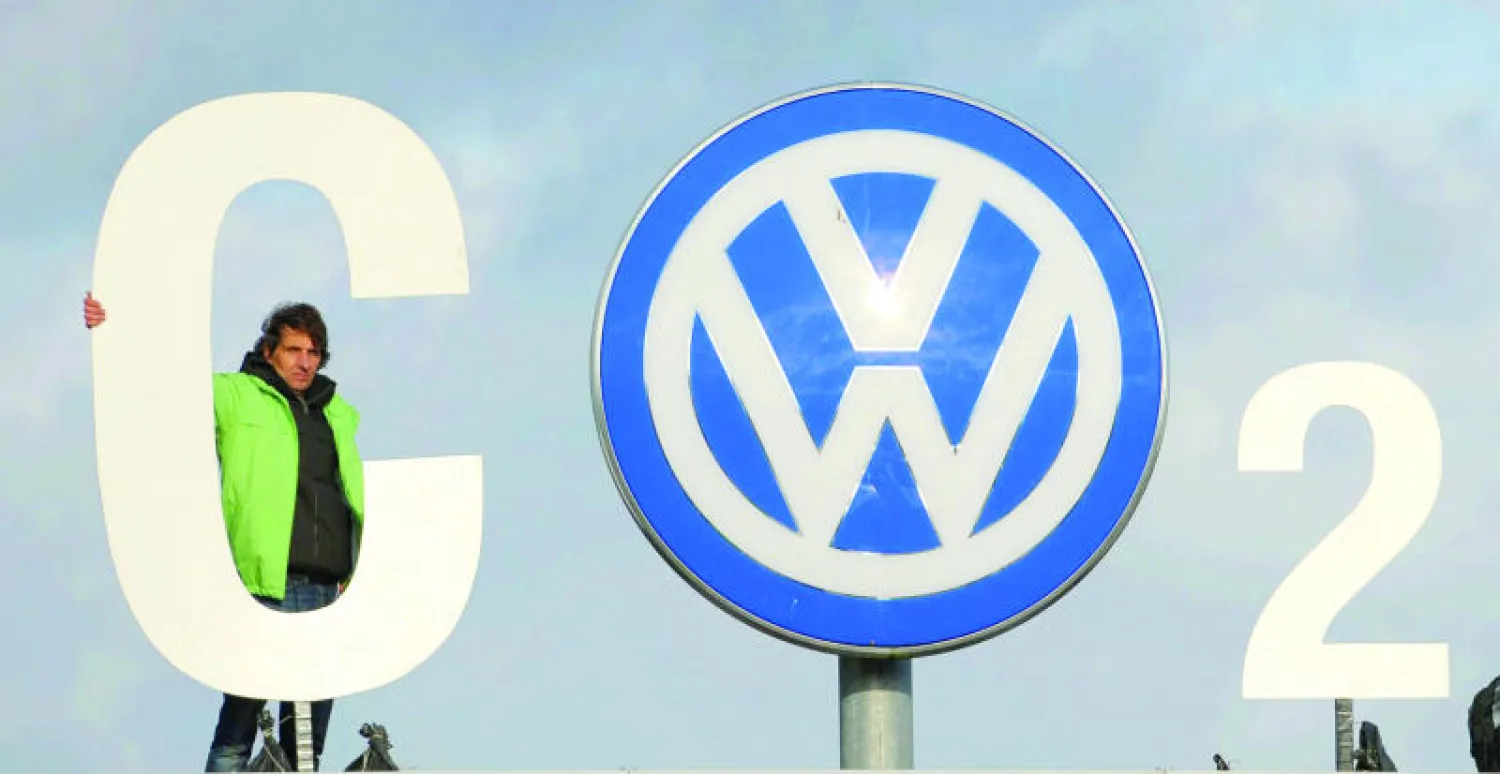 الانبعاثات تخنق «فولكسفاغن» وتهدد بإعادة تشكيل السوق العالمية