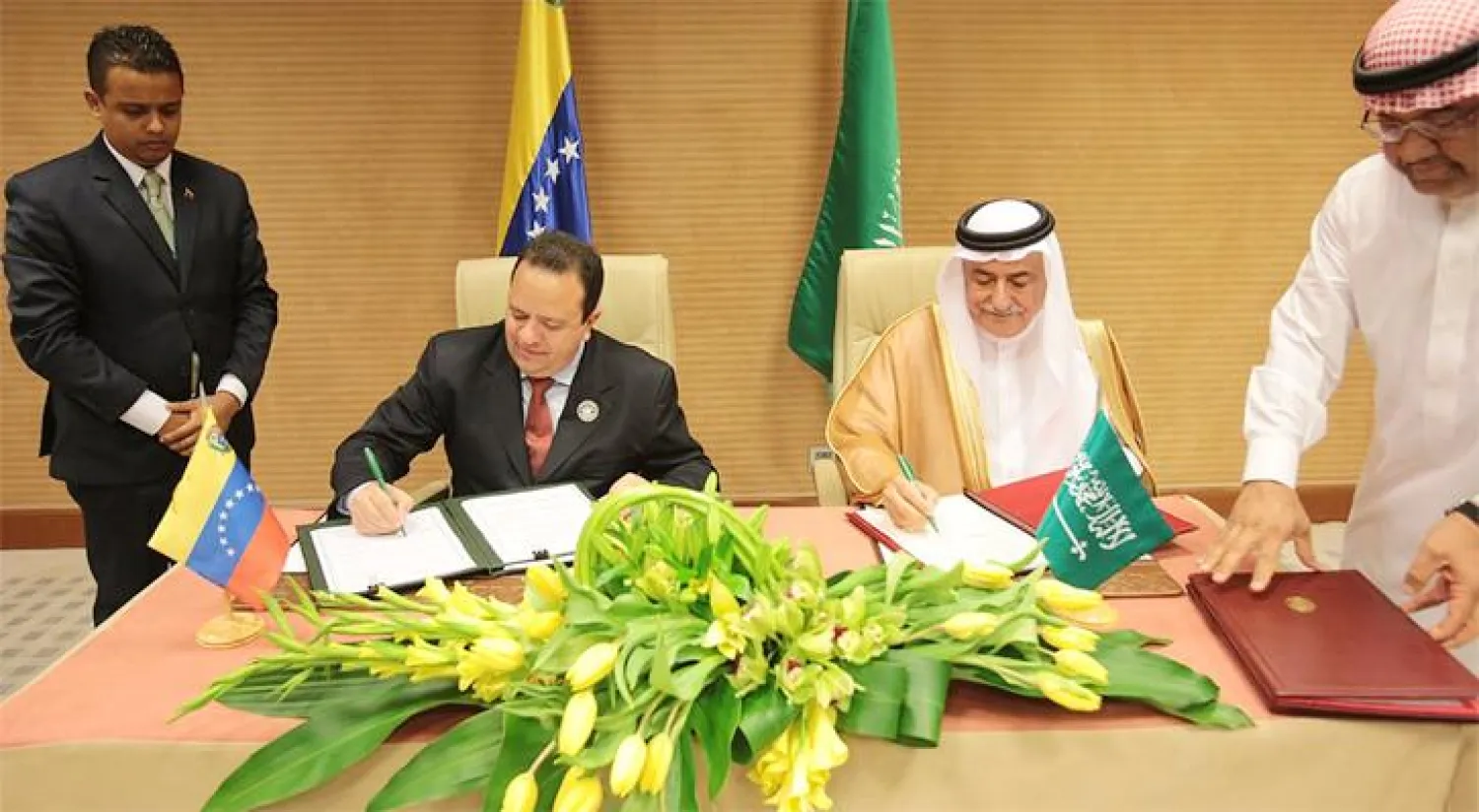 السعودية وفنزويلا توقعان على اتفاقية تجنب الازدواج الضريبي بين البلدين