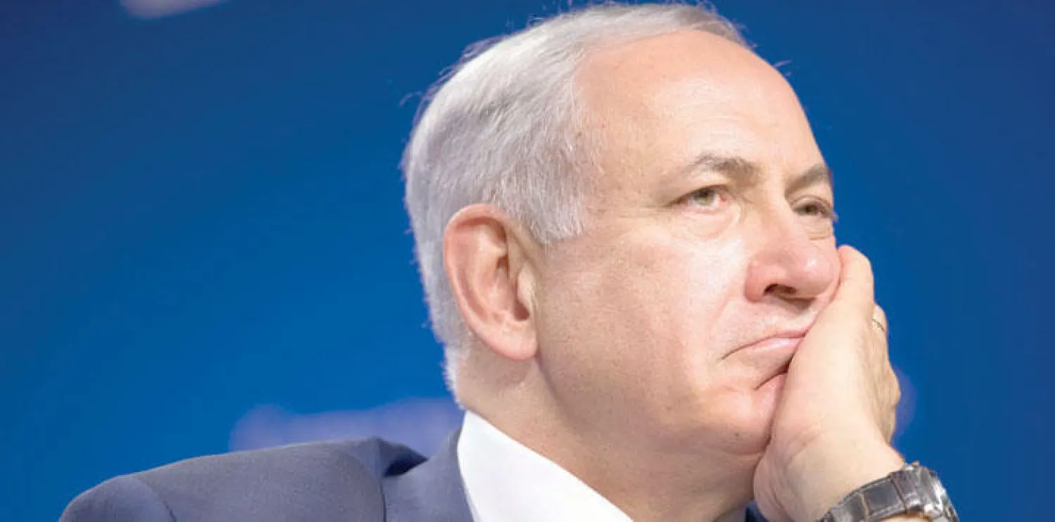 نتنياهو مستمعًا لأسئلة الصحافيين في جلسة نظمها مركز التقدم الأميركي (أ.ب)