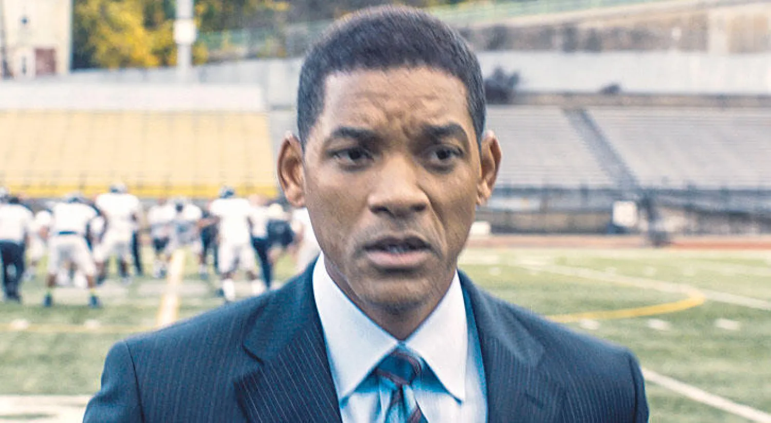 ويل سميث يقوم بدور طبيب ينشر الوعي بإصابات الملاعب في «كونكاشن»