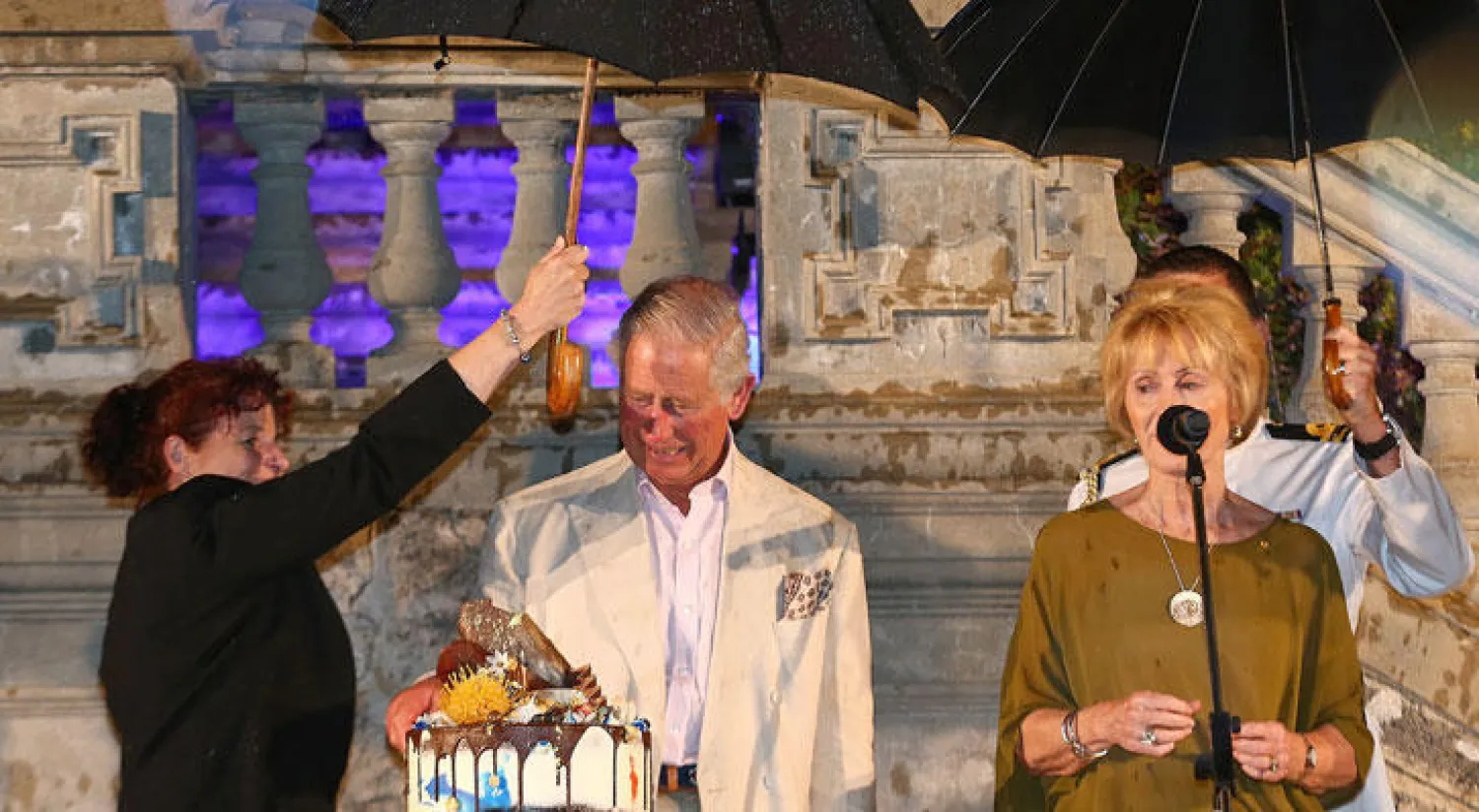 الأمير تشارلز يحتفل بعيد ميلاده الـ67  في أستراليا وسط هتافات «عيد ميلاد سعيد»