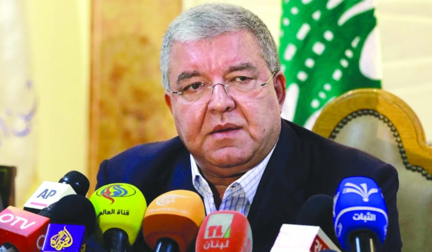 وزير الداخلية اللبناني  نهاد المشنوق خلال مؤتمر صحافي في بيروت أمس (أ.ب)