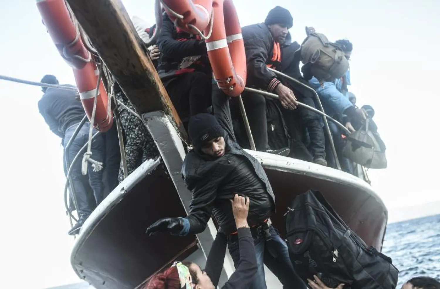 تفجيرات باريس تلقي بظلالها على اللاجئين ونظام «شنغن» للحدود