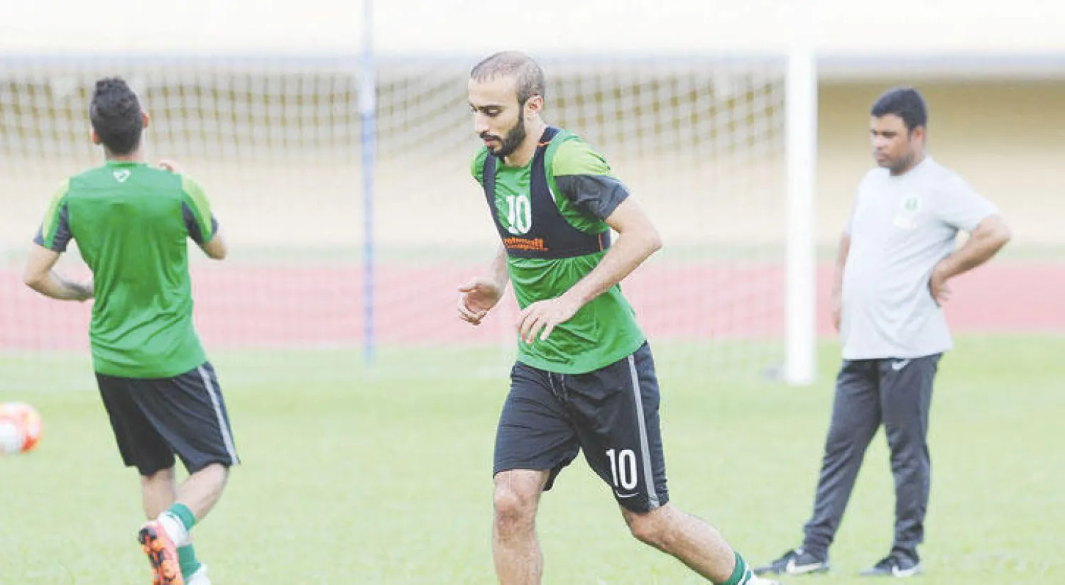 محمد السهلاوي مهاجم الأخضر خلال المران (واس)