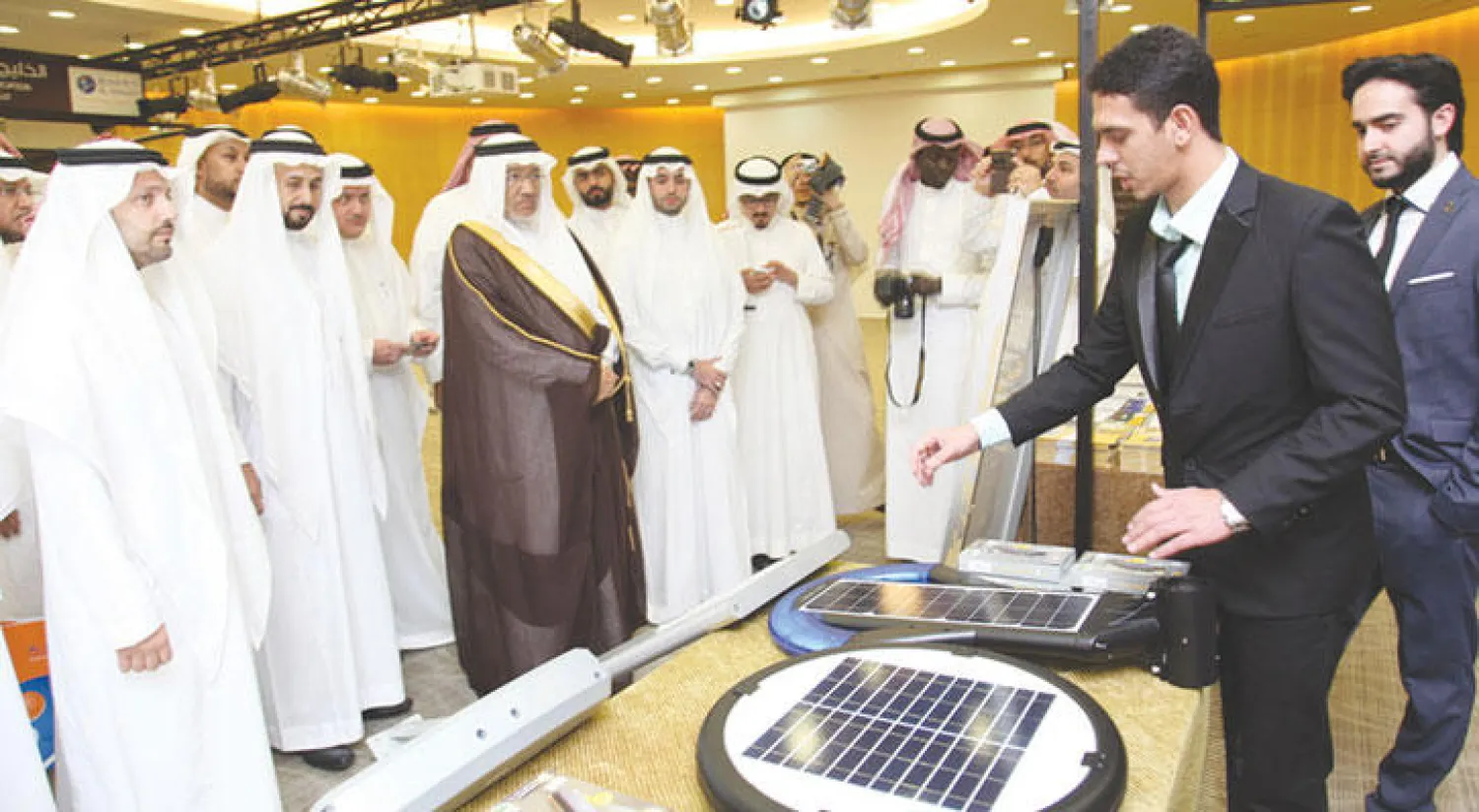 أمين العاصمة المقدسة يفتتح ملتقى مستقبل الطاقة البديلة الذي نظمته الغرفة التجارية بمكة المكرمة ({الشرق الأوسط})