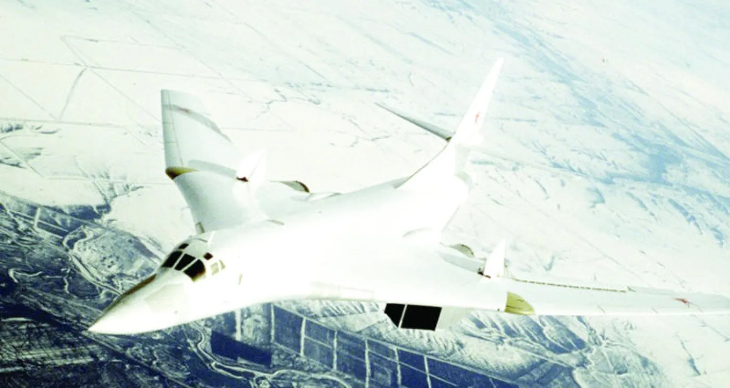 شاركت طائرات البجعة البيضاء في قصف مواقع «داعش» في سوريا أمس الثلاثاء. ومعروف أن هذه القاذفات قادرة على حمل صواريخ نووية وتقوم بمهام المناوبة القتالية الدائمة تحسبا لأي هجوم نووي («الشرق الأوسط»)