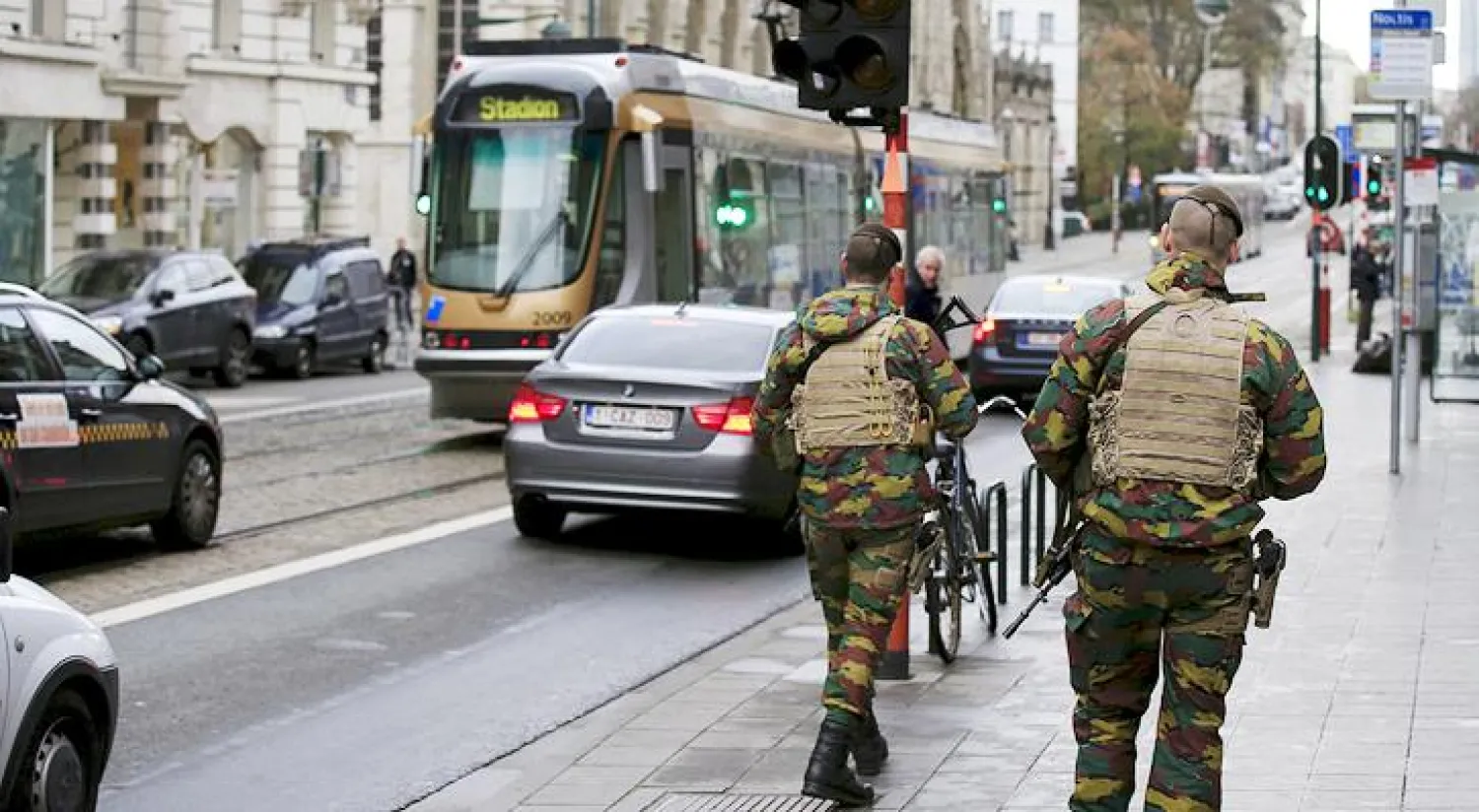 بلجيكا تنشر 300 جندي إضافي.. وألمانيا تعتقل 5 أشخاص على صلة بتفجيرات باريس