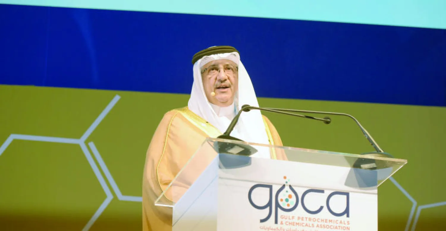 المهندس عبد اللطيف العثمان خلال مشاركته أمس في موتمر «جيبكا» بمدينة دبي الإماراتية («الشرق الأوسط»)