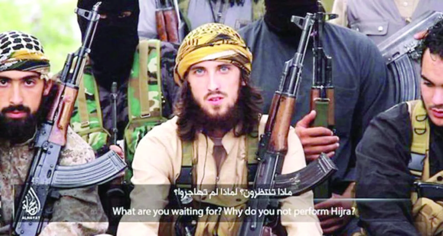 مقاتلون اجانب يحثون زملاءهم الغربيين على الانضمام اليهم في شريط دعائي لـ«داعش»  («الشرق الاوسط»)