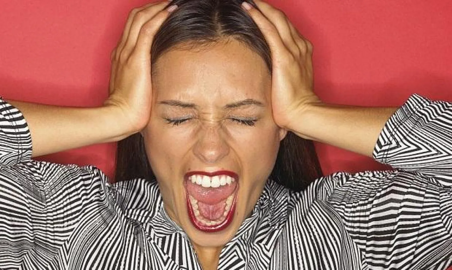 قصر أيام فصل الشتاء يجعل النساء أكثر عدوانية