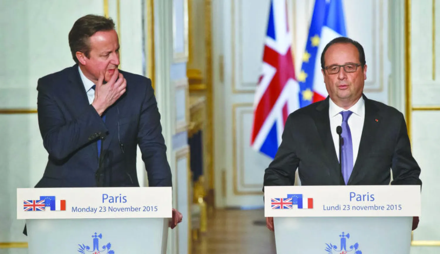 هولاند الساعي لتوسيع الحرب ضد «داعش» يضمن دعم كاميرون