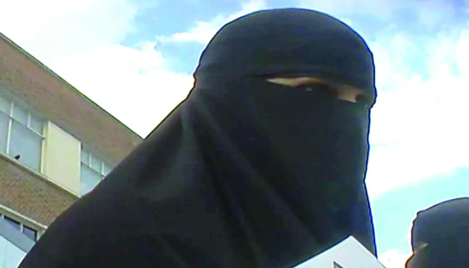 سيدة بريطانية تحث المسلمات بشرق لندن على السفر والعيش في ظل {الخلافة} ({الشرق الأوسط})