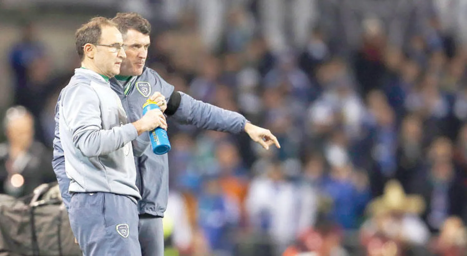 مارتن أونيل مدرب آيرلندا (يسار) أشاد بقدرات كين التدريبية (رويترز)