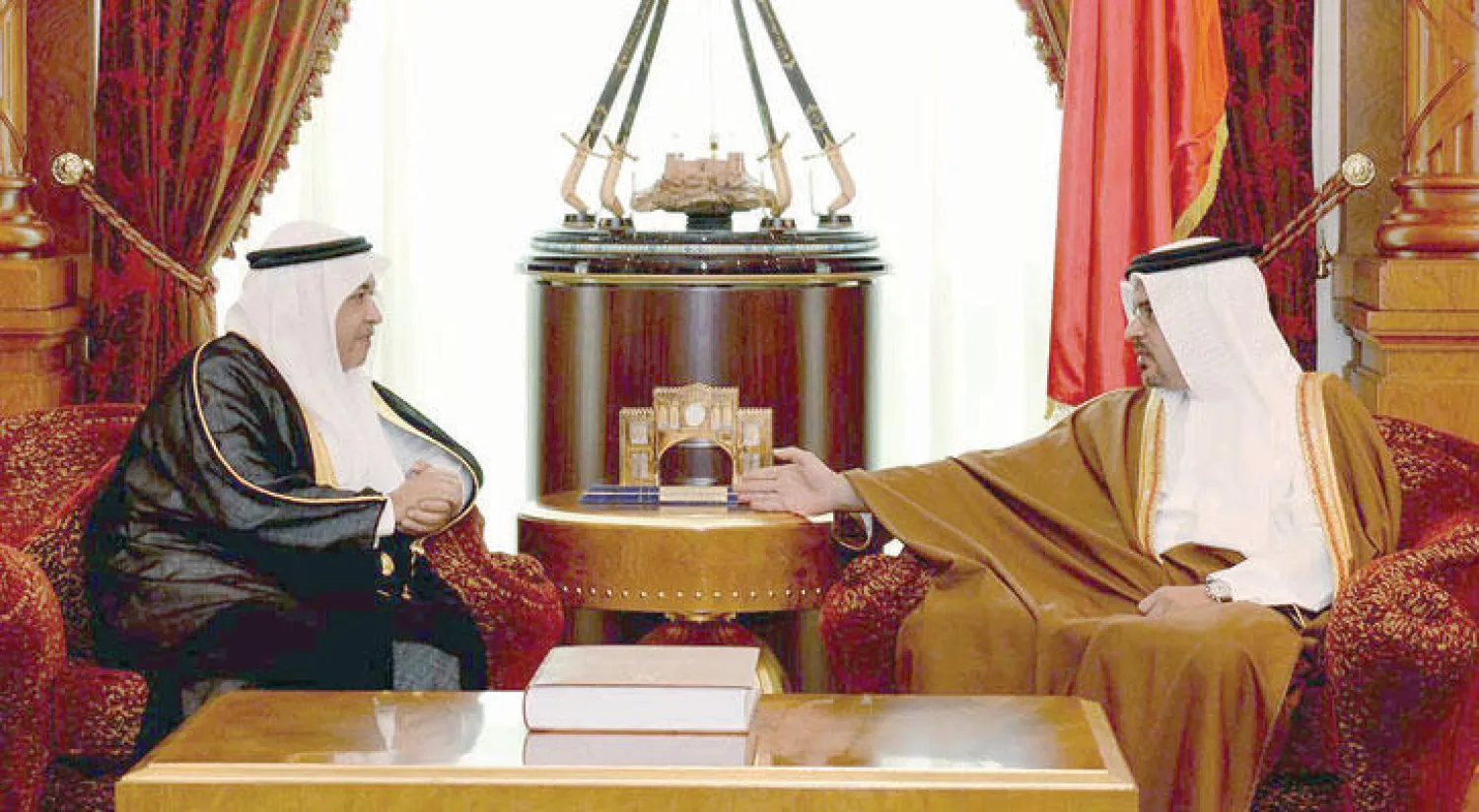 ولي عهد مملكة البحرين يستقبل الرئيس التنفيذي لمجموعة الاتصالات السعودية