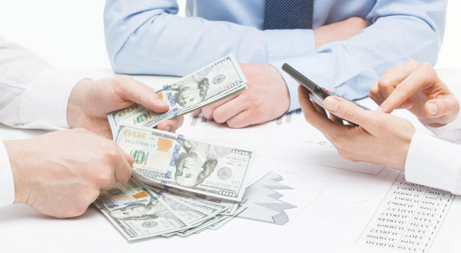 بعد المديرين التنفيذيين.. الجدل يحتدم حول أجور أعضاء مجالس إدارات الشركات