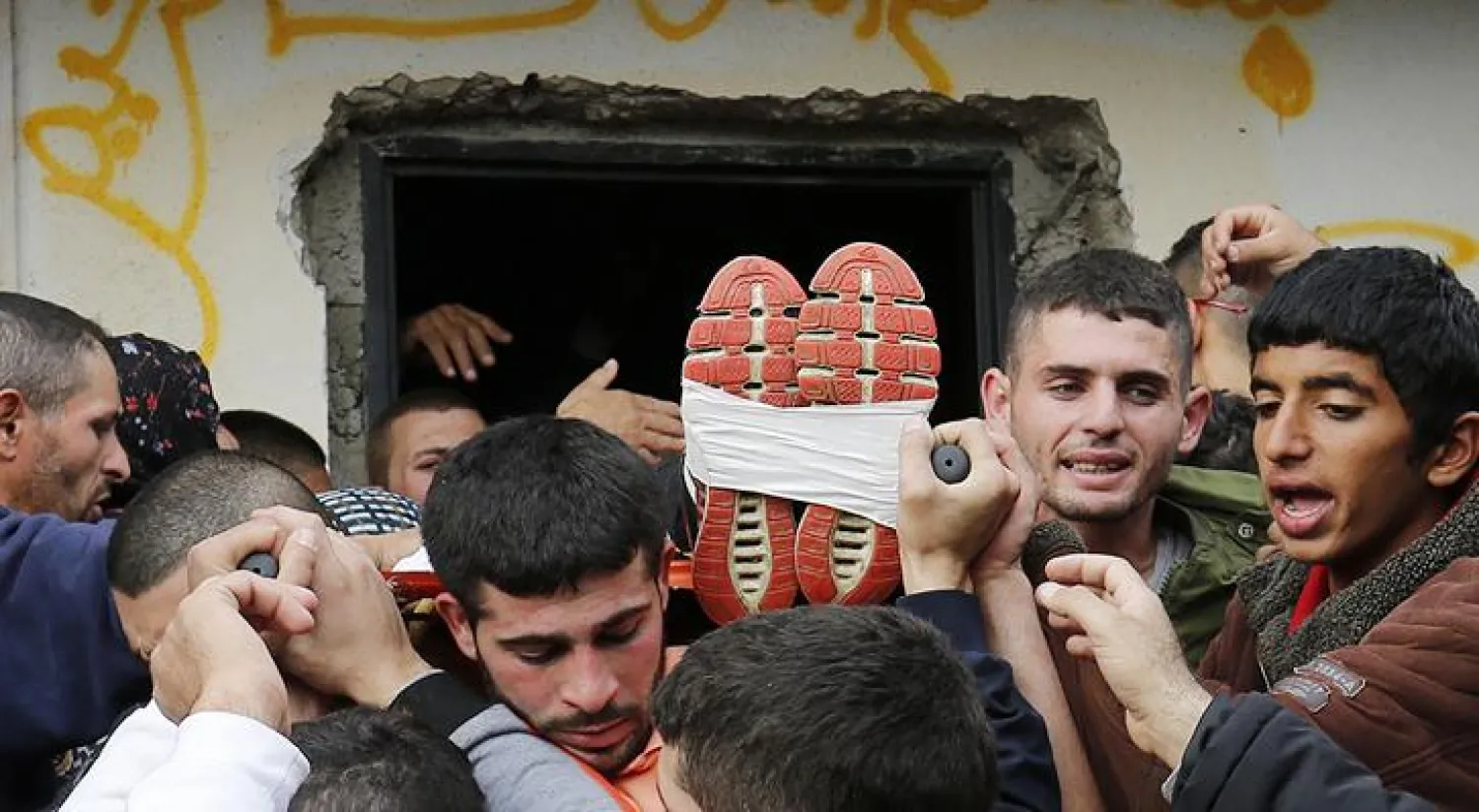 القوات الإسرائيلية تقتل اثنين من الفلسطينيين قرب رام الله بالضفة الغربية المحتلة