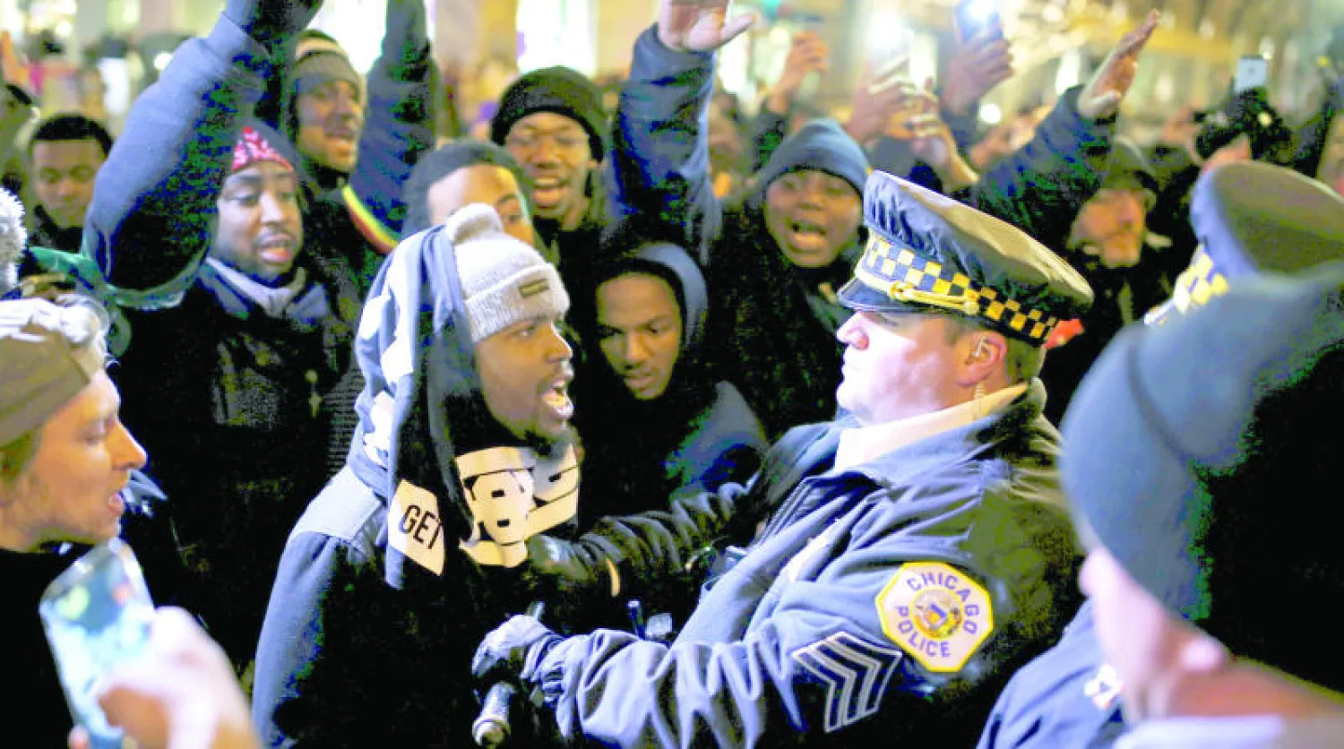 عودة التوتر العرقي إلى شيكاغو بعد مقتل أسود على يد الشرطة