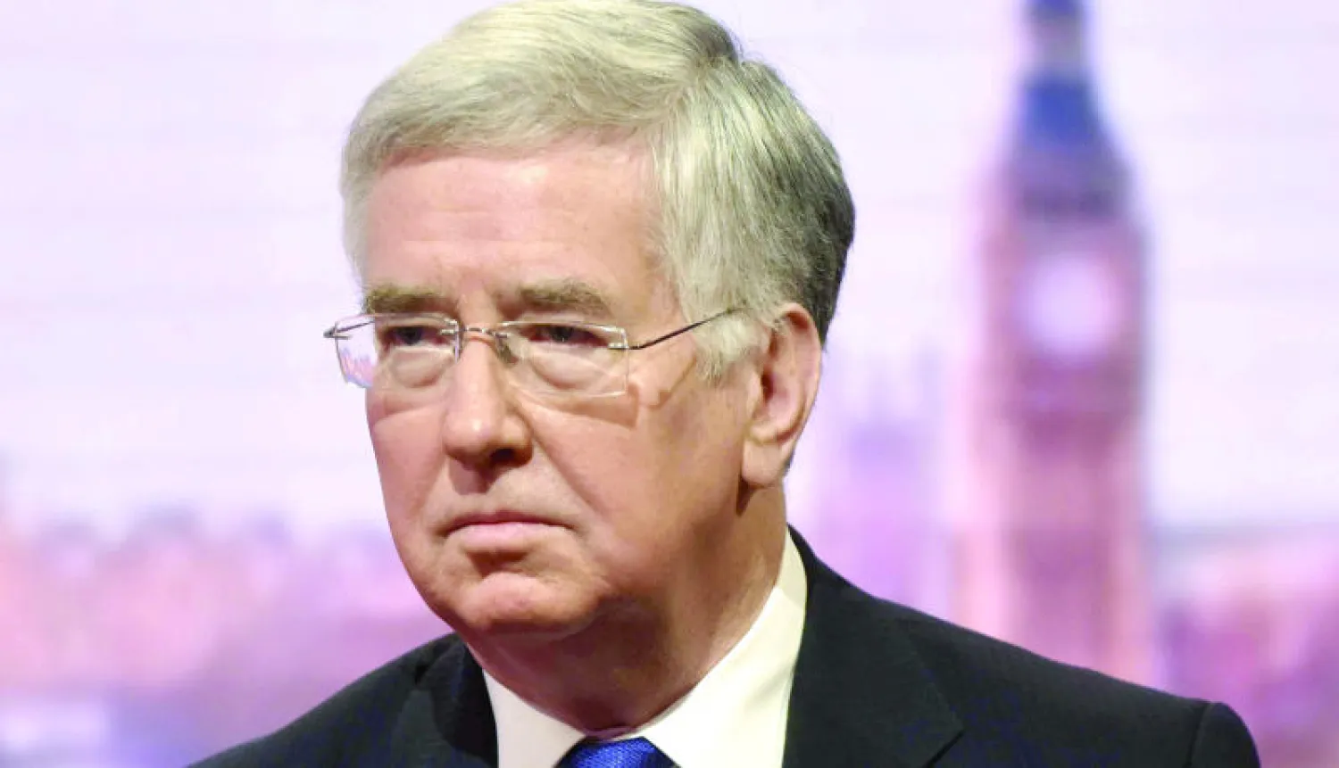 وزير الدفاع البريطاني مايكل فالون قال أمس إن مدن لندن ومانشستر وغلاسكو يمكن أن تتعرض {بسهولة} لهجمات كتلك التي حدثت في باريس (رويترز)