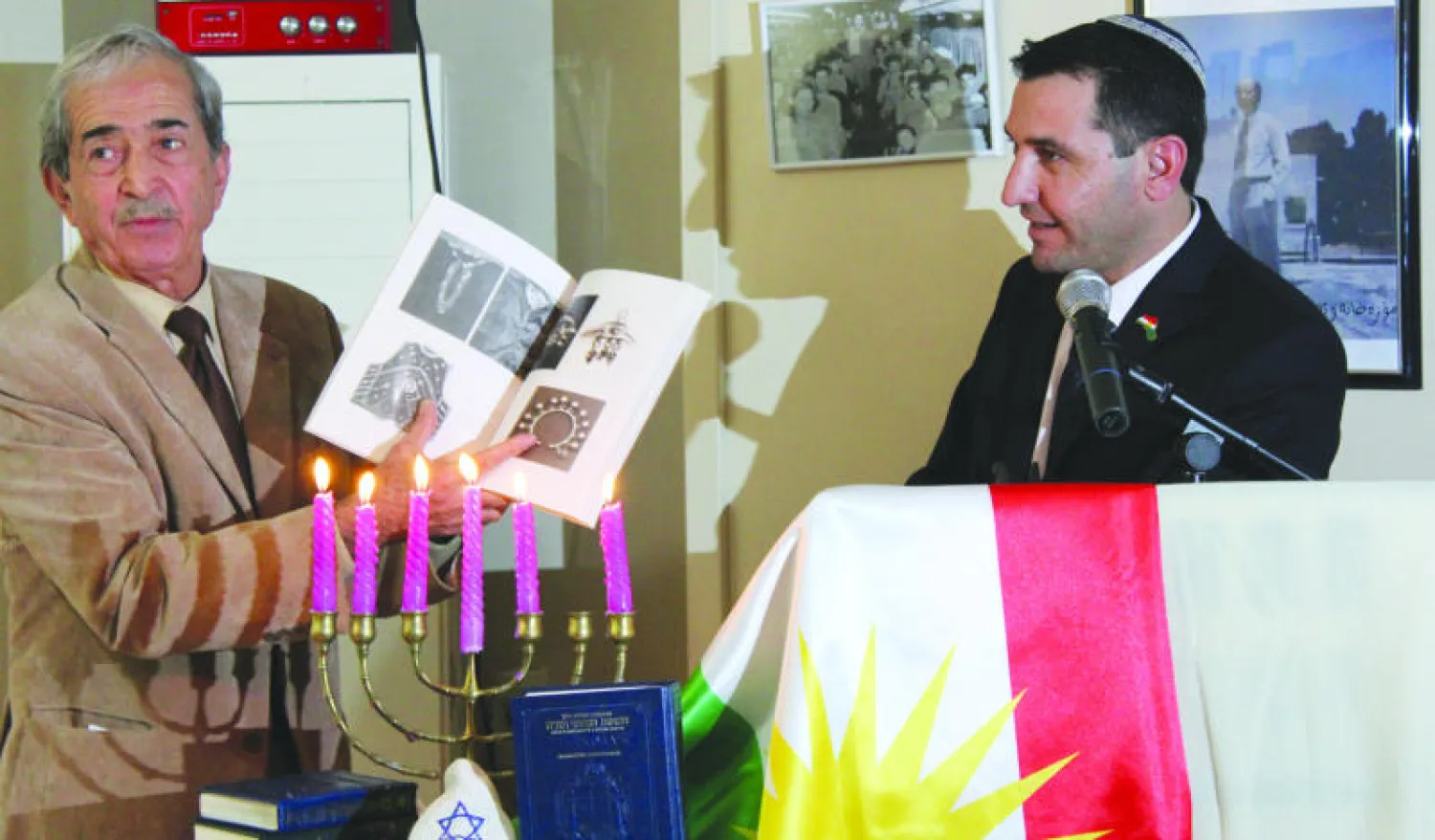 الكاتب ممتاز الحيدري يعرض كتابا صدر بمناسبة ذكرى تهجير اليهود في أربيل أمس («الشرق الأوسط»)