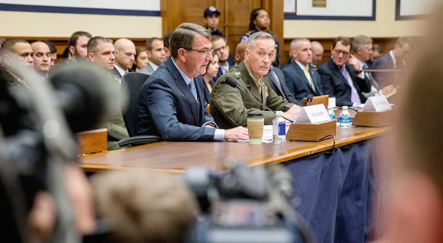 الولايات المتحدة تنشر قوات خاصة في العراق وتستعد لتوسيع دورها في سوريا