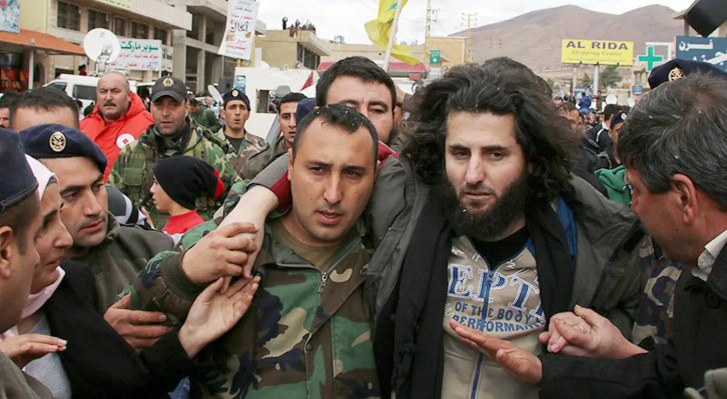 المفاوضات مع «النصرة» تسفر عن إطلاق 16 عسكريا لبنانيا وعدد من المسجونين بينهم الزوجة السابقة لزعيم «داعش»