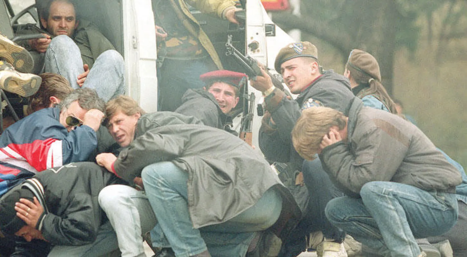 صورة أرشيفية من الحرب البوسنية التي خلفت وراءها حوالي مائة ألف قتيل (أ.ف.ب)