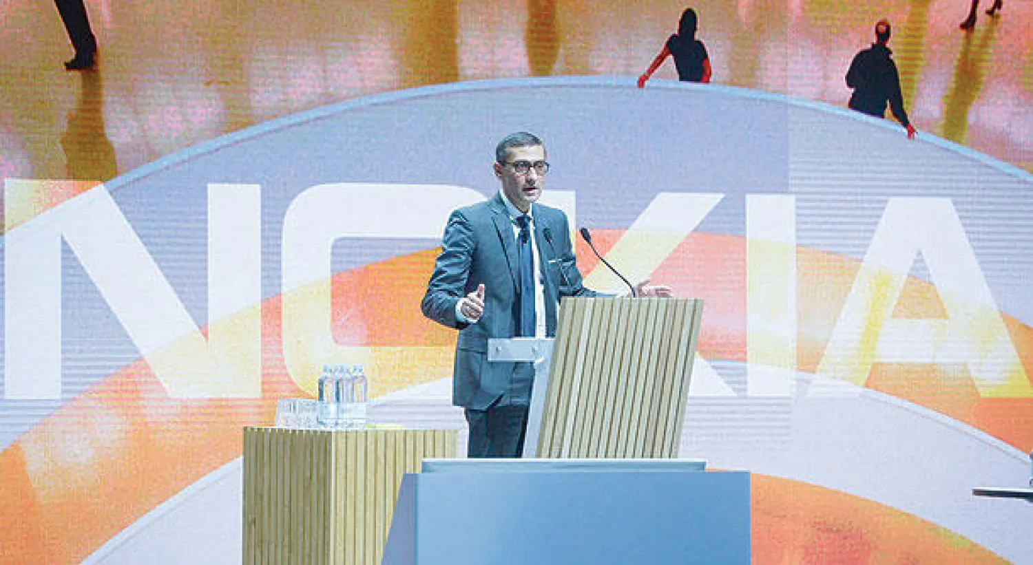 يقول راجيف سوري المدير التنفيذي لـ«نوكيا» إن الاستحواذ على شركة «ألكاتيل ـ لوسنت» هو بالضبط ما تحتاجه الشركة (إ.ب.أ)