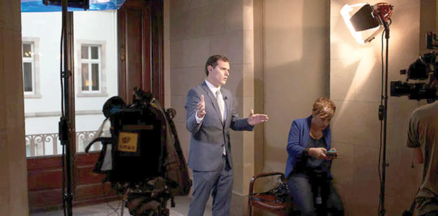 ألبرت ريفيرا زعيم حزب {المواطنون} الإسباني ({نيويورك تايمز})