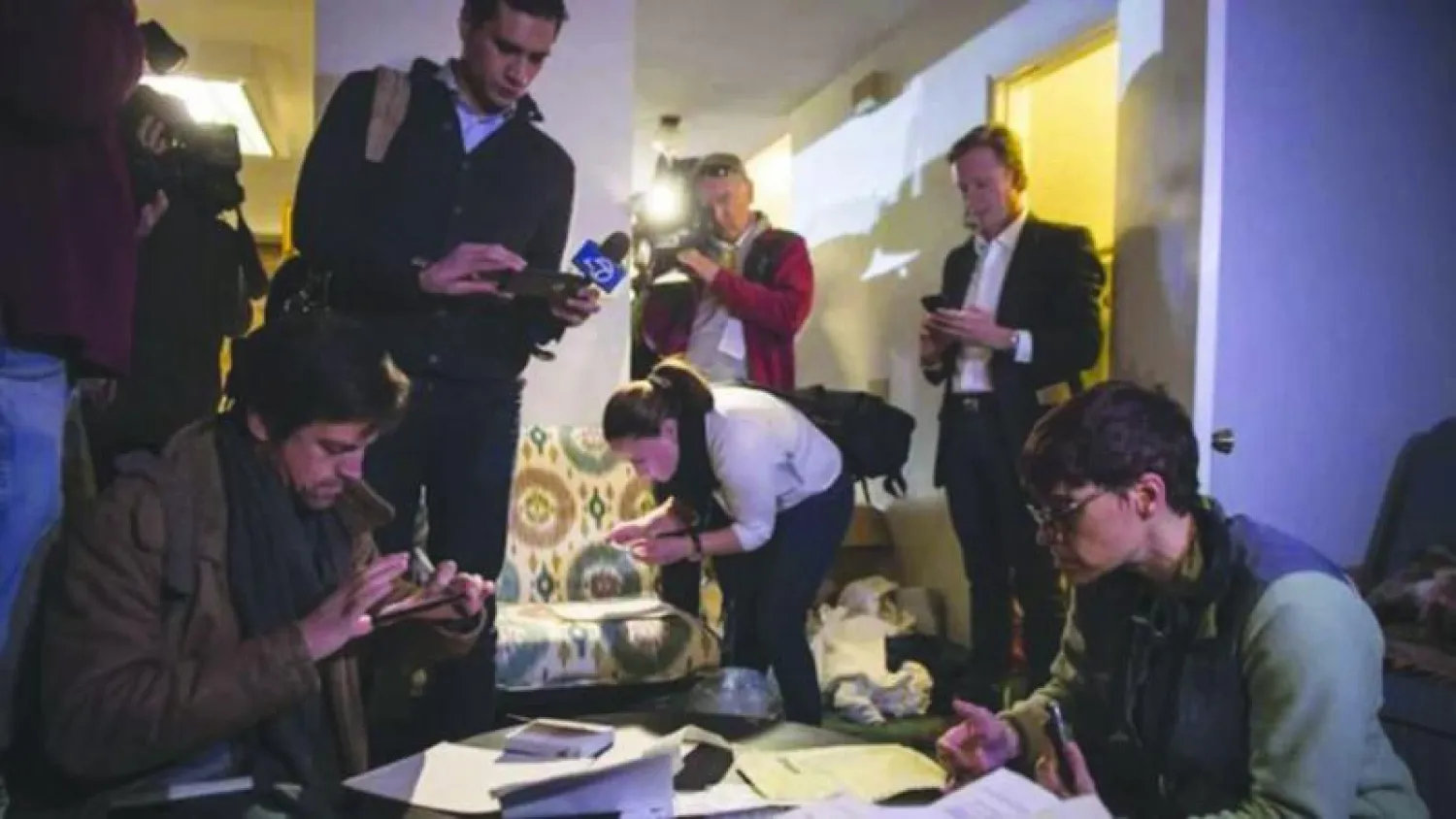 ممثلو الإعلام ومحطات التلفزة داخل منزل منفذي هجمات كاليفورنيا («واشنطن بوست»)