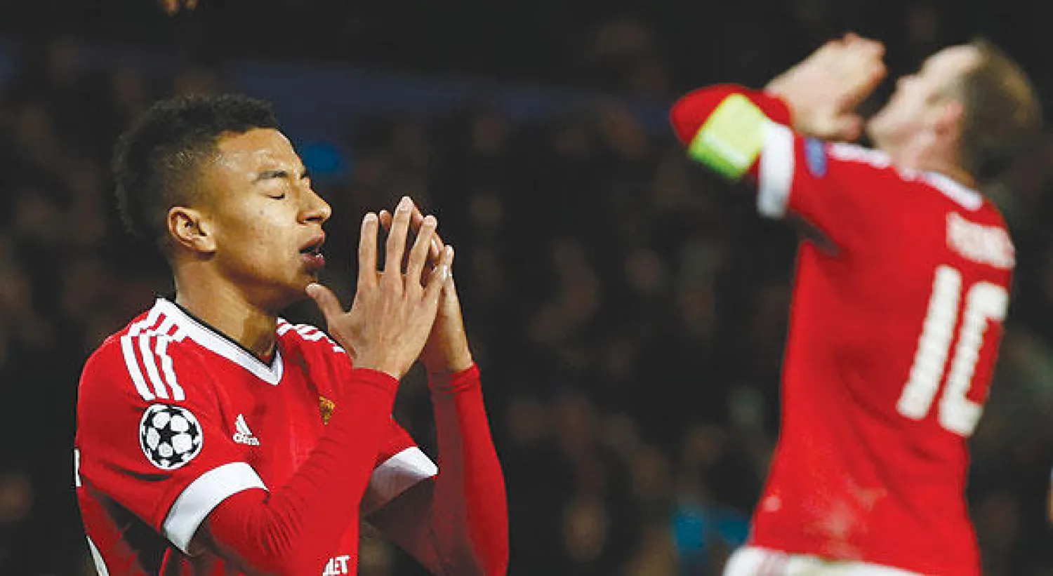 ندب الحظ على الفرص المهدرة مشهد أصبح متكررا  من لاعبي يونايتد (رويترز)