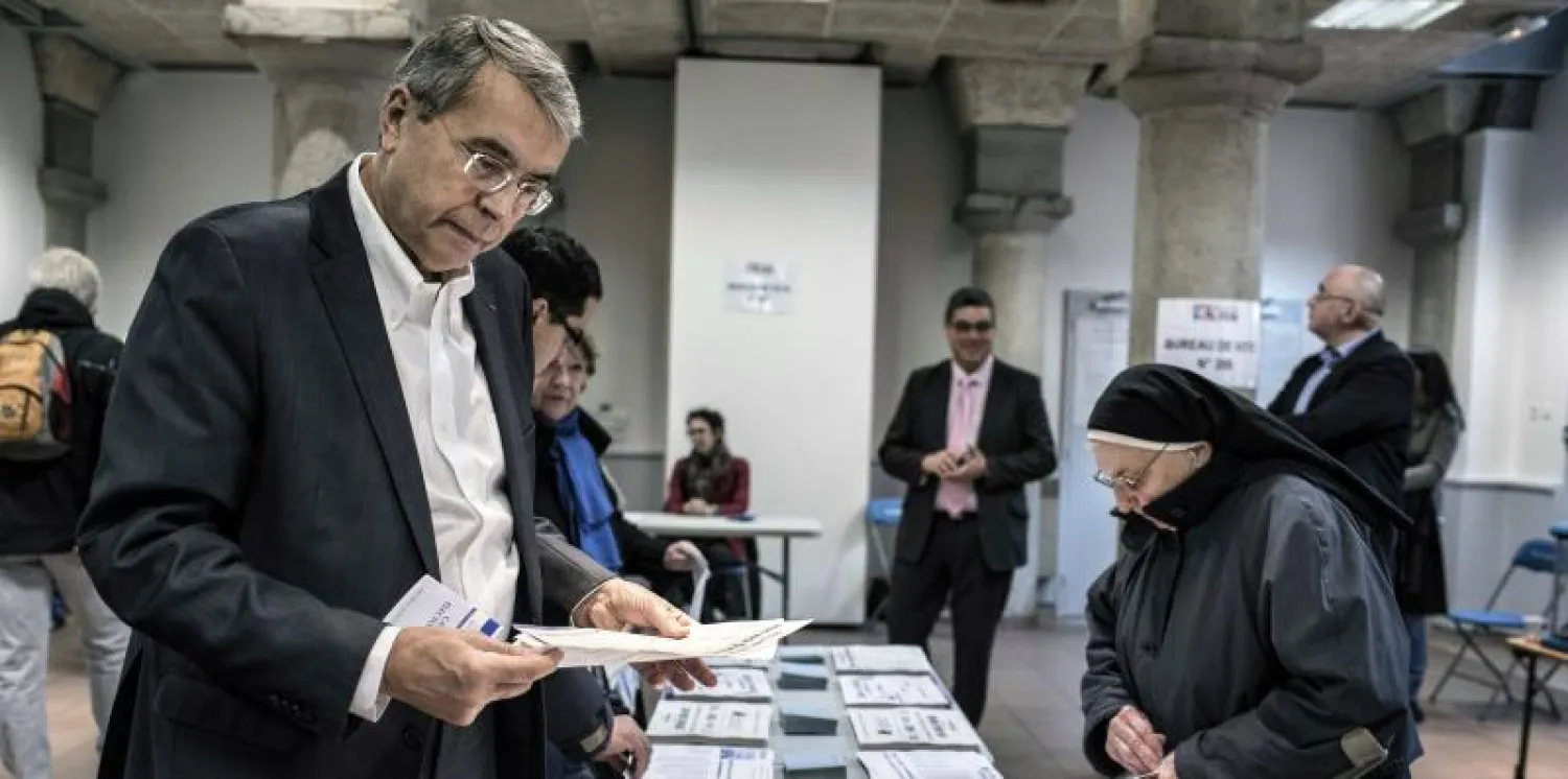 انطلاق انتخابات المجالس البلدية بفرنسا وسط توقعات بتقدم اليمين المتطرف