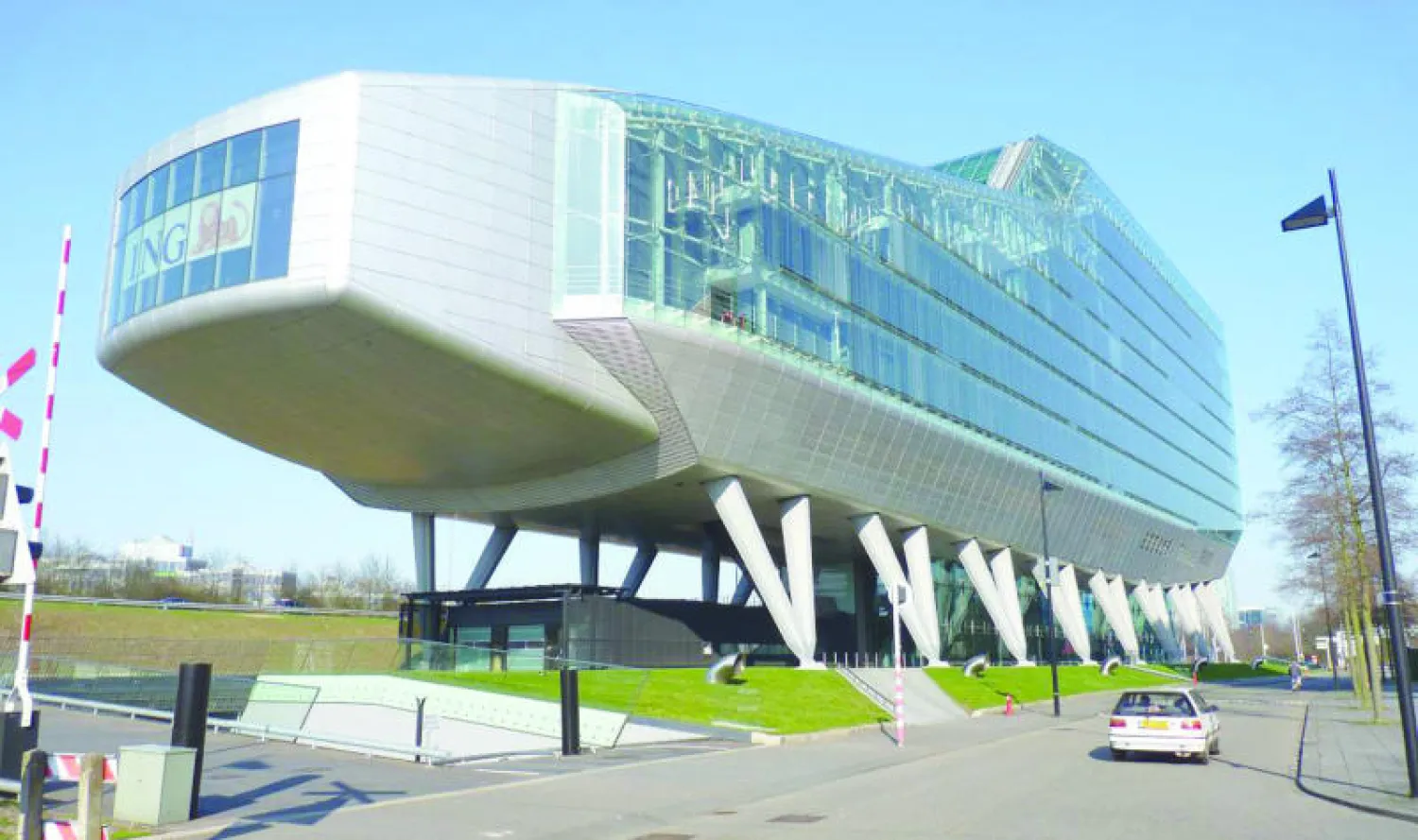 مبنى شركة «أي إن جي» في مدينة أمستردام