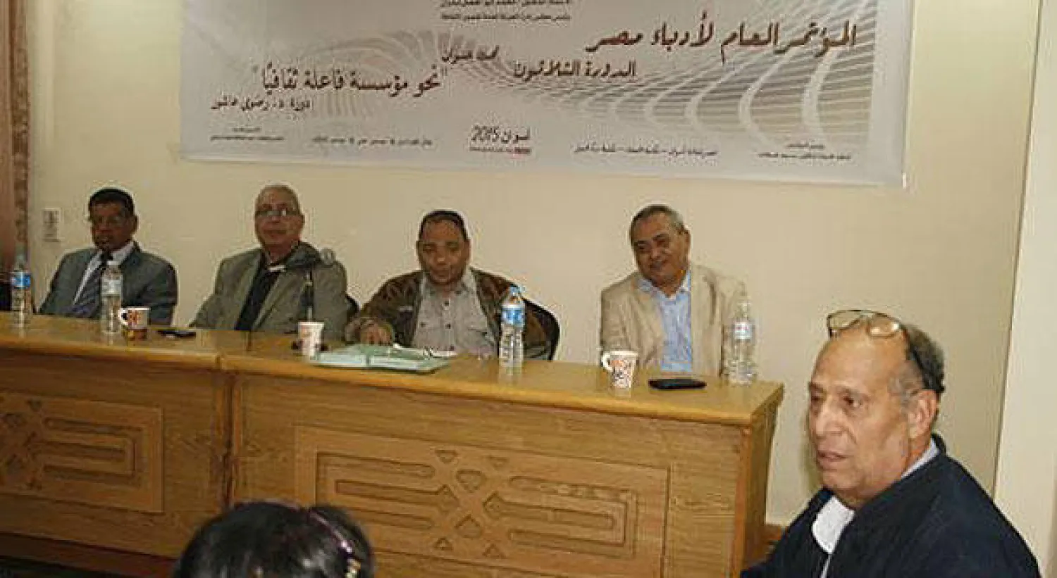 من جلسات المؤتمر