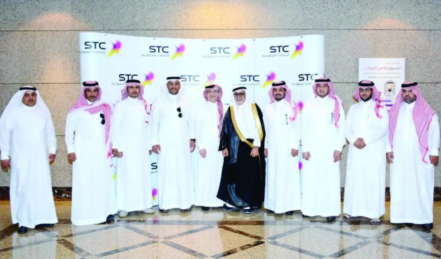 وفد من جامعة الأمير نايف العربية للعلوم الأمنية يزور «STC»