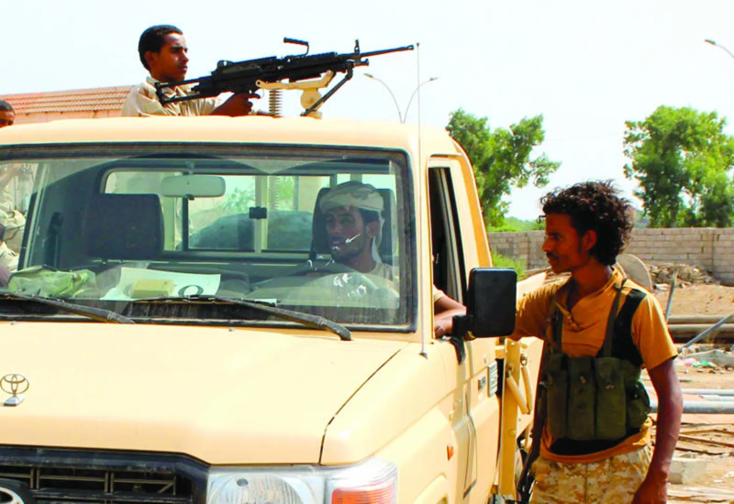 تنصب الجهود الرئاسية في عدن على تثبيت الأوضاع الأمنية  وذلك بعد اغتيال محافظ عدن السابق اللواء جعفر محمد سعد، (ا.ف.ب)