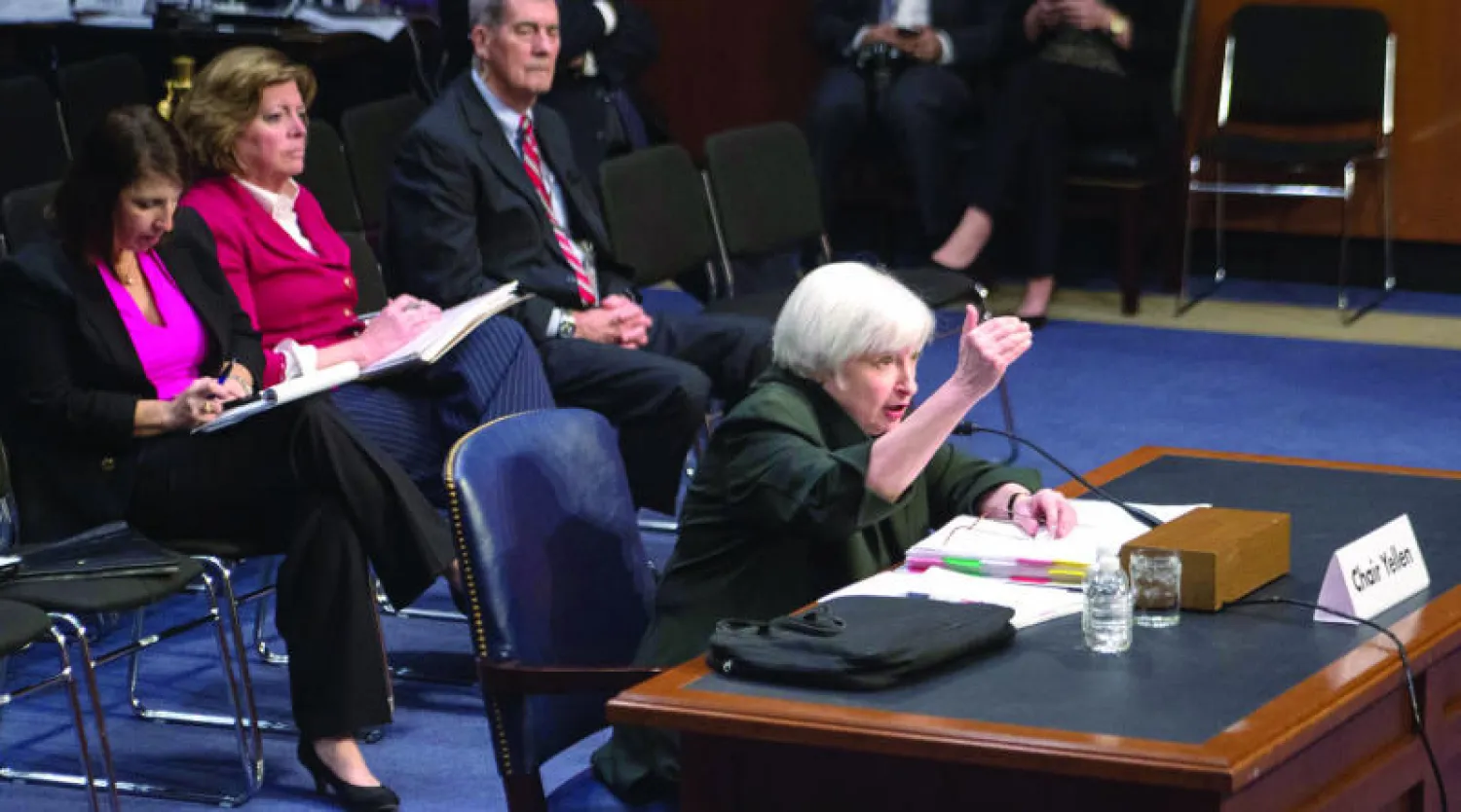 جانيت يلين لدى ادلائها بشهادتها أمام اللجنة الاقتصادية في كابيتول هيل بواشنطن (أ.ف.ب)