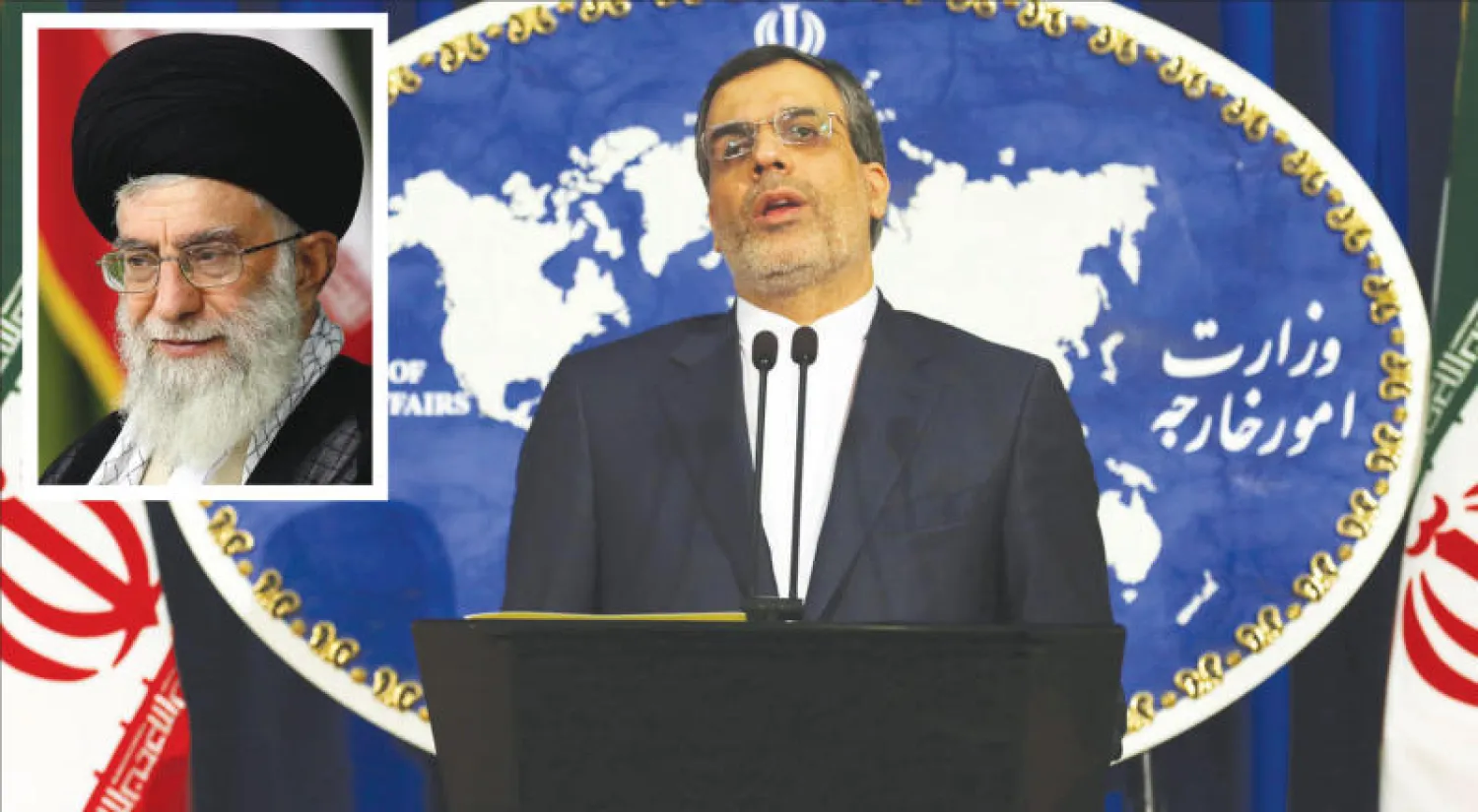 علي خامنئي، و المتحدث الجديد لوزارة الخارجية الإيرانية حسين جابري أنصاري في المؤتمر الصحافي الأسبوعي في طهران أمس (أ.ف.ب)