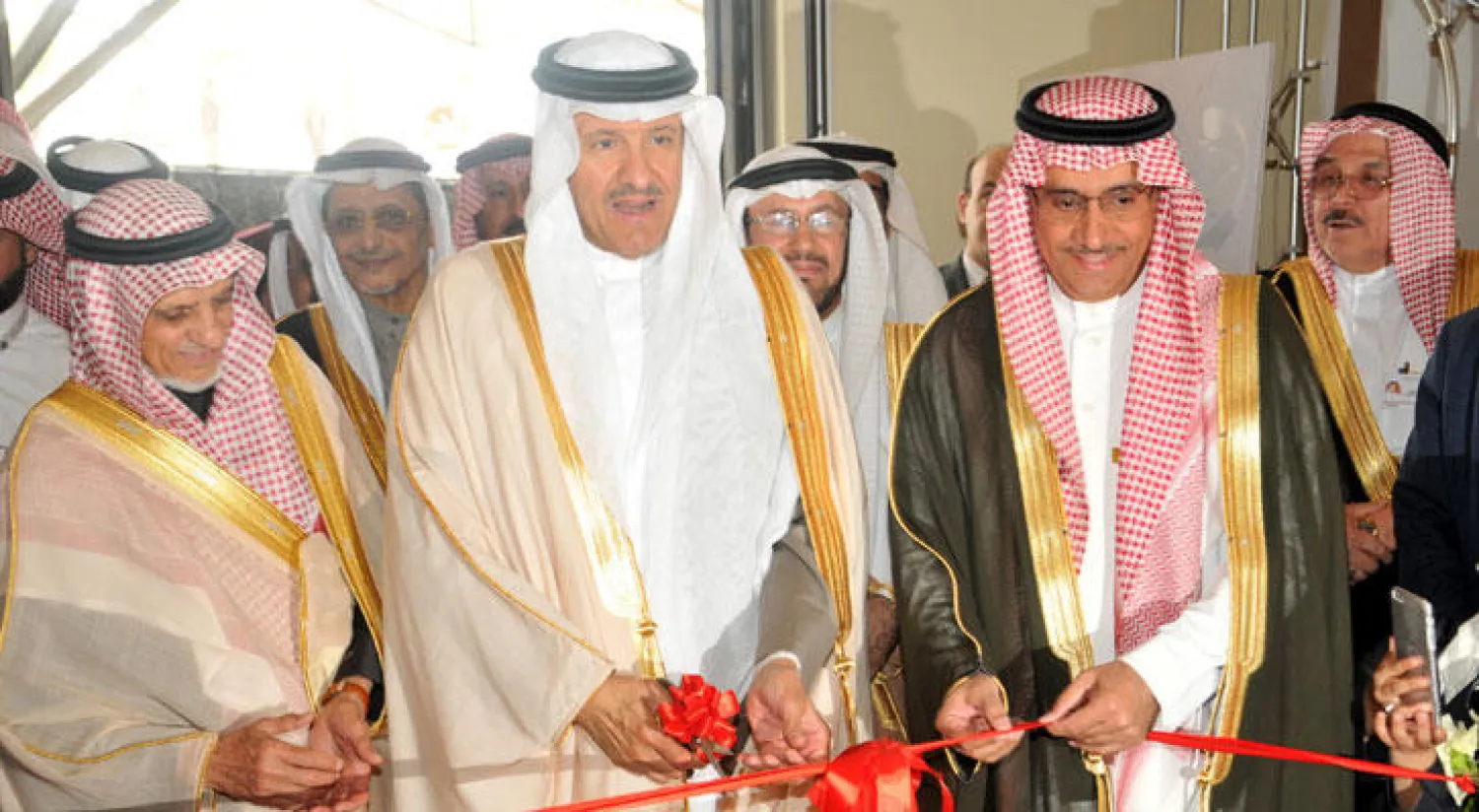 الأمير سلطان بن سلمان خلال افتتاح ملتقى ألوان (واس)