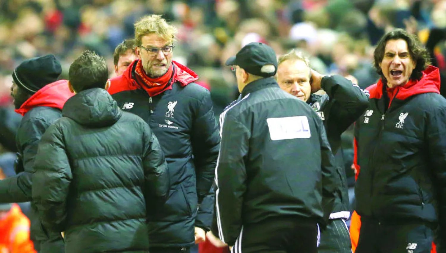 كلوب مدرب ليفربول في مواجهة بوليس مدرب وست بروميتش (رويترز)