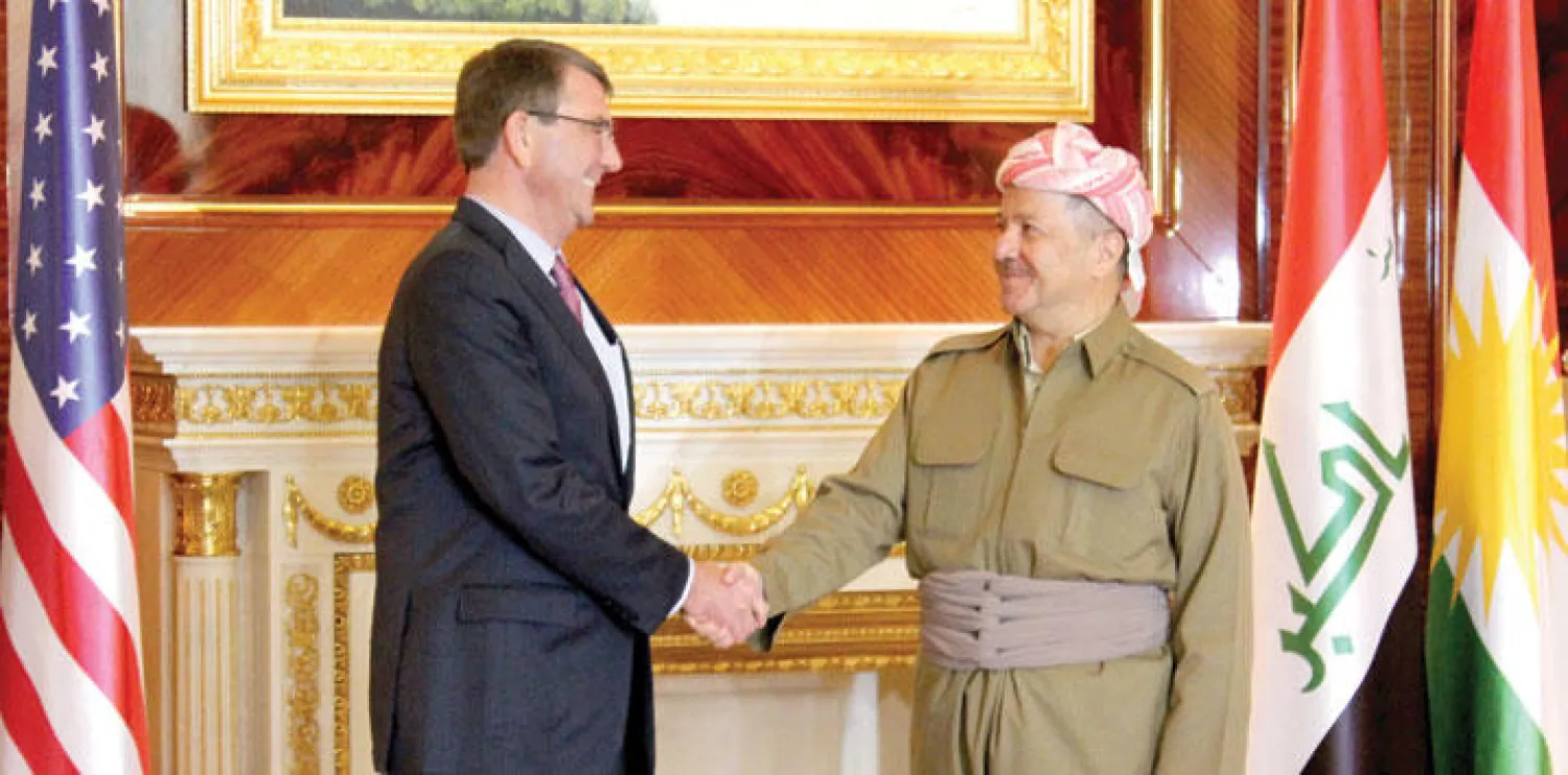 رئيس إقليم كردستان مسعود بارزاني مع وزير الدفاع الأميركي آشتون كارتر في أربيل أمس ({الشرق الأوسط})