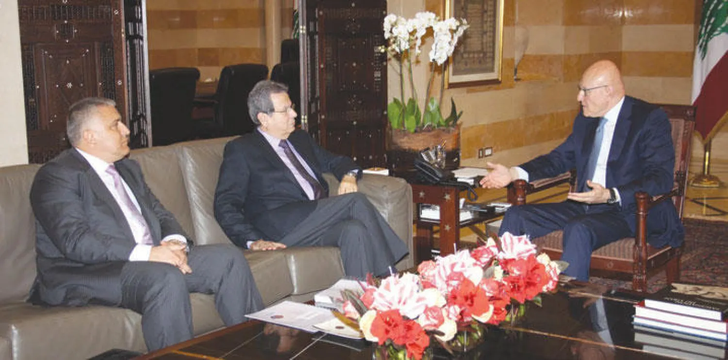 رئيس الوزراء اللبناني تمام سلام أثناء لقائه النائب عن تيار الوطني الحر نبيل نقولا (دلاتي ونهرا)