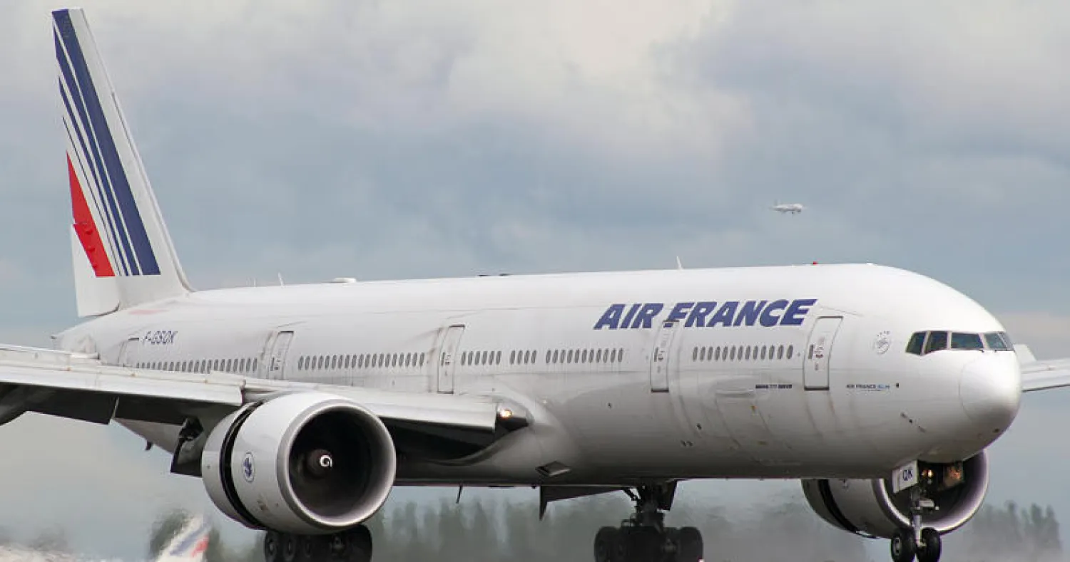 طائرة ركاب فرنسية تهبط اضطراريًا في كينيا بسبب عبوة مريبة