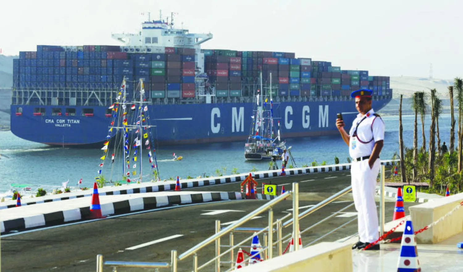 منطقة محور قناة السويس تعطي المستثمرين مجموعة من المزايا الضريبية والجمركية (أ. ب)