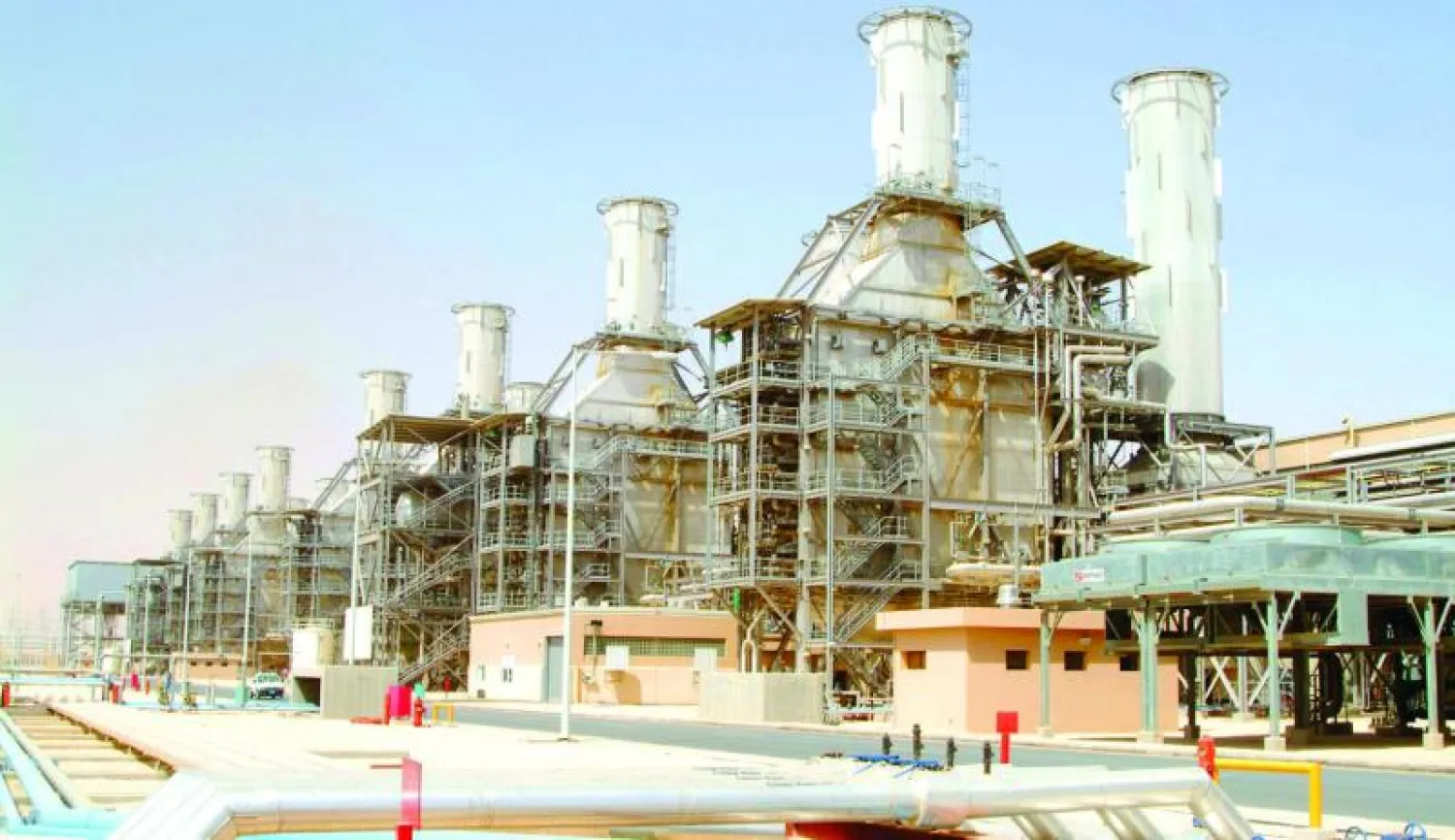 أمير المنطقة الشرقية يكرم المهندسين القائمين على مبادرة خفض تكاليف شبكات توزيع الكهرباء («الشرق الأوسط»)