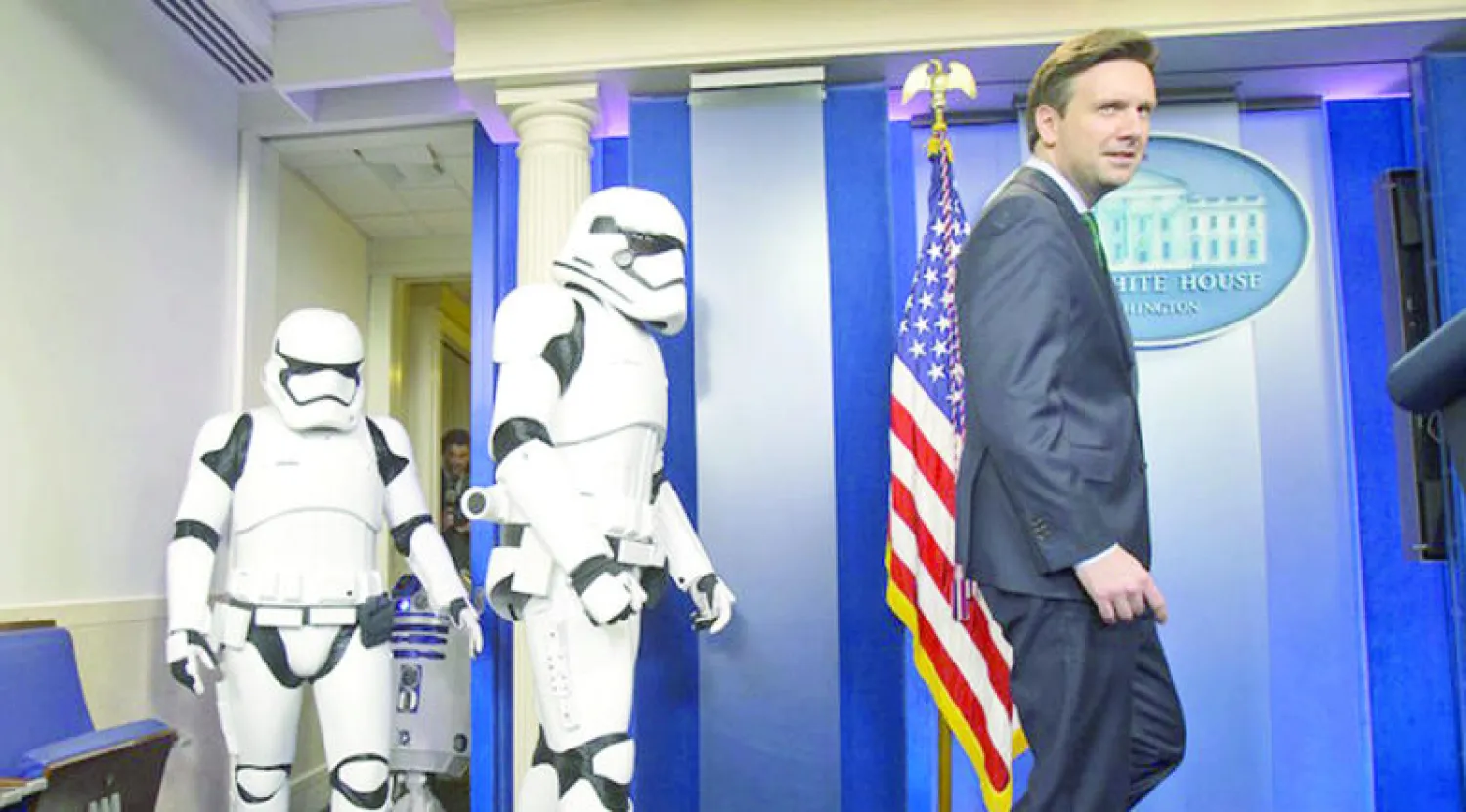 جانب من مؤتمر صحافي في البيت الأبيض وتظهر شخصيات «ستار وورز» («الشرق الأوسط»)