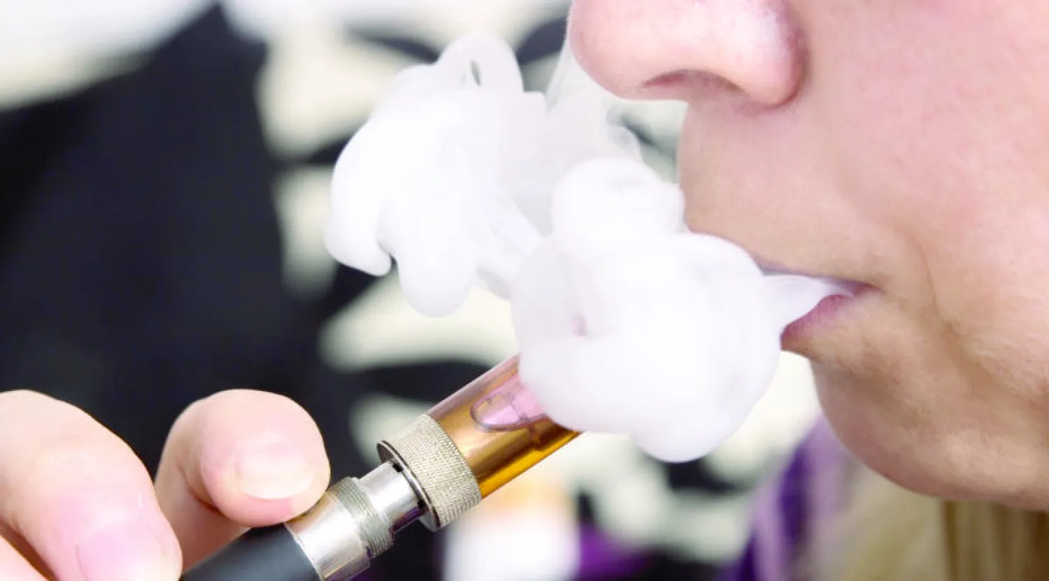 تحذيرات جديدة من الأضرار السرطانية للسجائر الإلكترونية