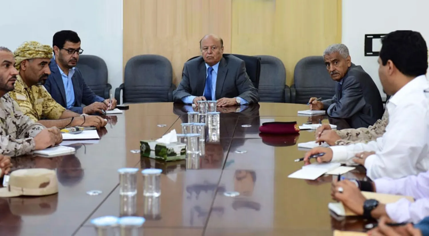 الرئيس هادي: تعمد الانقلابيين إيجاد بؤر توتر وعراقيل لتعكير صفوة انتصارات الجيش الوطني والمقاومة