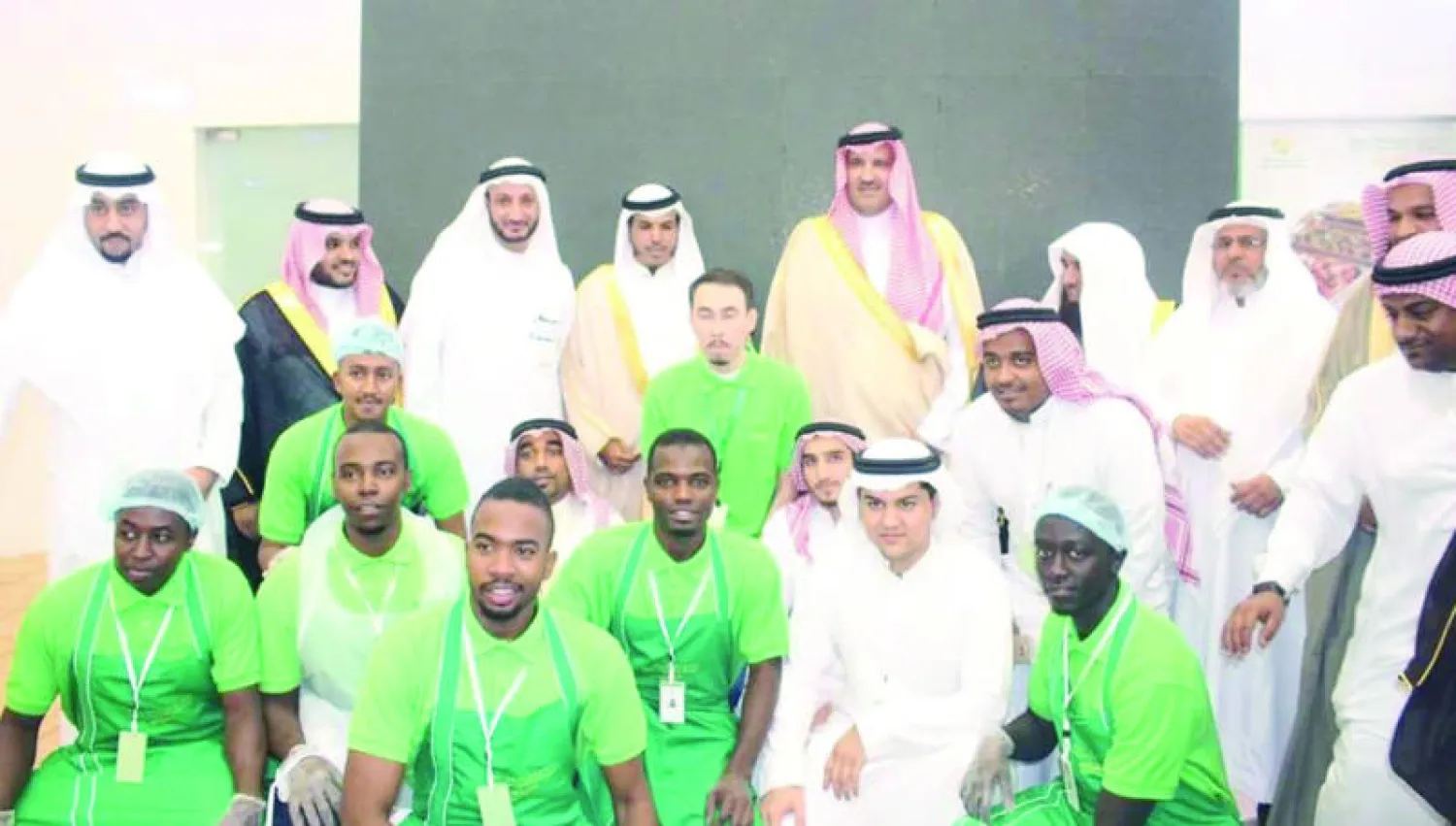 أمير المدينة المنورة يدشن مشروع حفظ الأطعمة للاستفادة من فائض الولائم