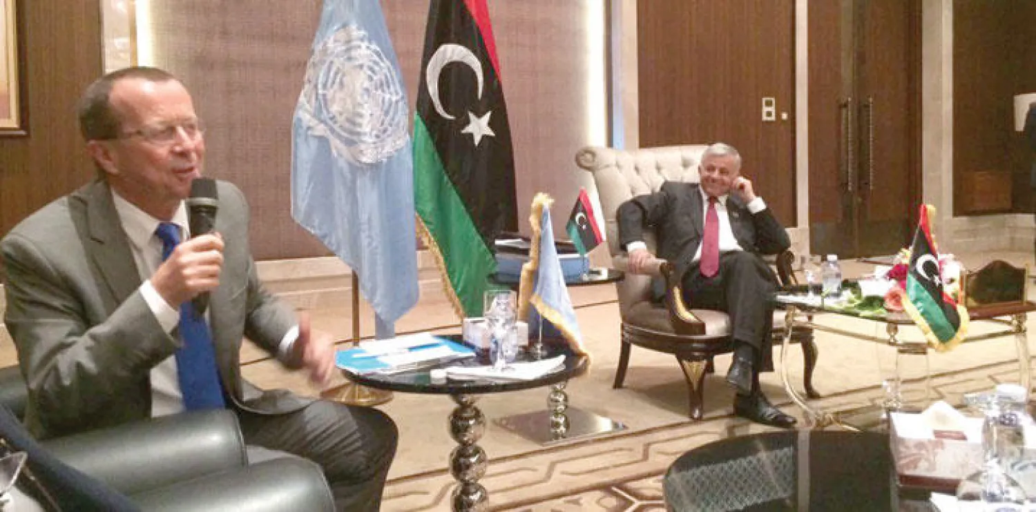 المبعوث الدولي مارتن كوبلر خلال زيارته إلى طرابلس («الشرق الأوسط»)